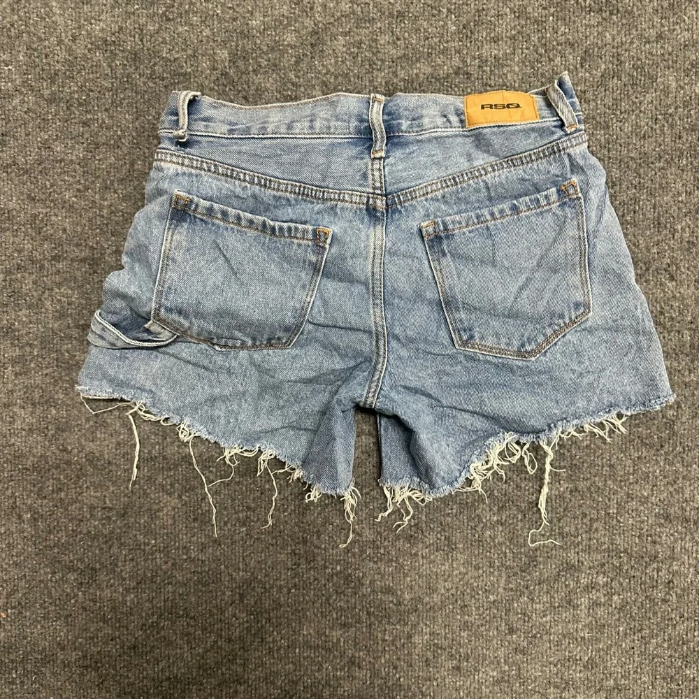 RSQ Denim Shorts Womens Size 23 Blue Low Rise Baggy Carpenter Raw Hem Casual